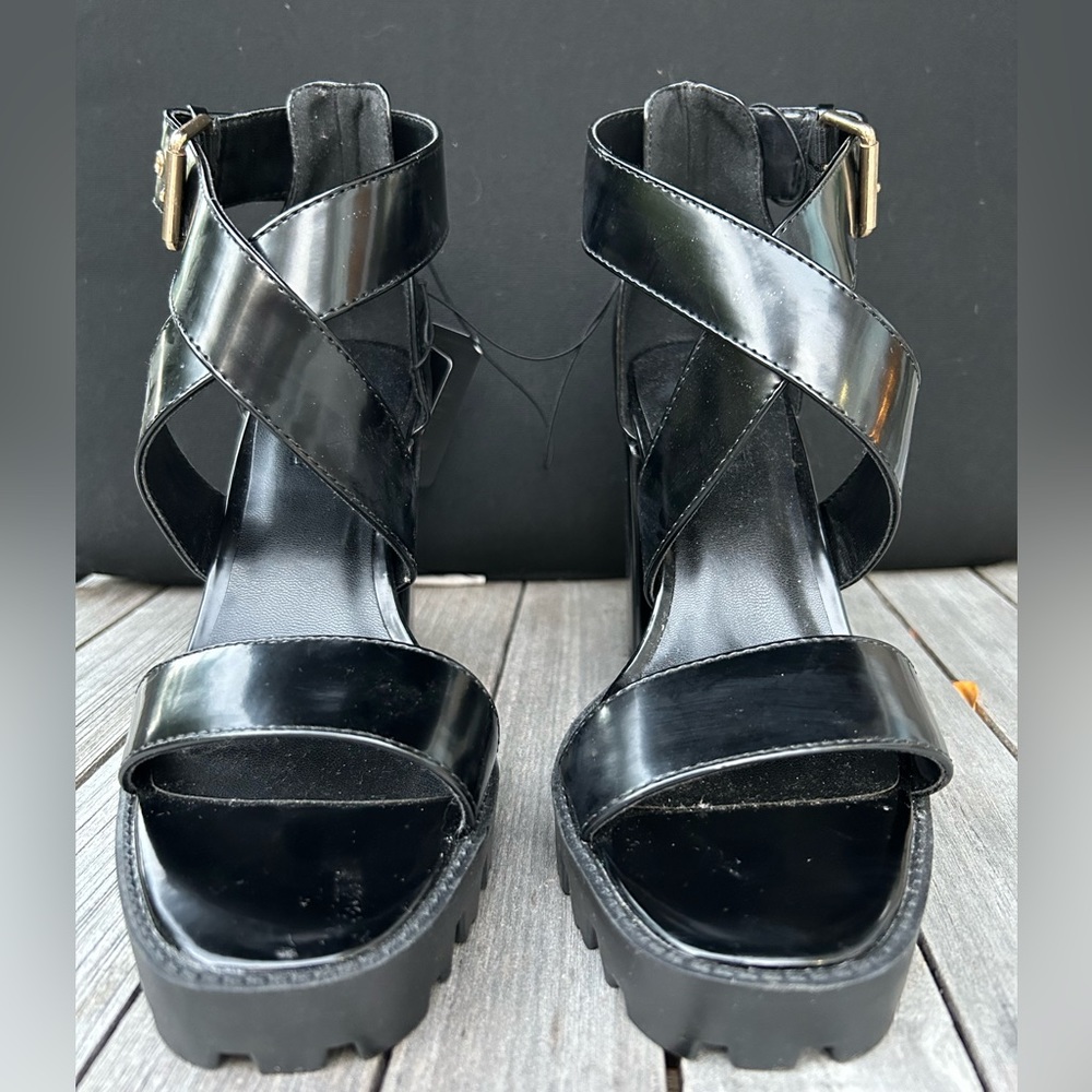 FOREVER 21 BLACK SANDAL 🖤